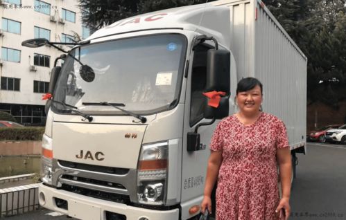 “貨運(yùn)這條路，我怕過怕也很堅(jiān)定”——女司機(jī)謝大姐 一臺(tái)帥鈴，一腳油門開出一家人的希望